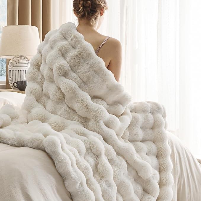 Bedsure Soft Fluffy Fuzzy Blanket for Winter, Cozy Plush Sherpa Fleece Faux Fur Blanket, Thick Warm Christmas